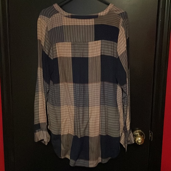 Women’s New w/ Tag Target’s Universal Thread size L long sleeve plaid shirt. - Picture 2 of 2